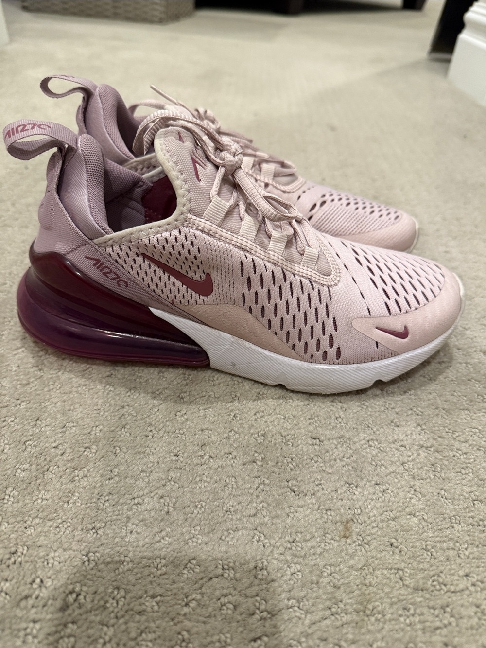 Nike Women's Air Max 270. Burgundy Size 7 - Picture 2 of 4